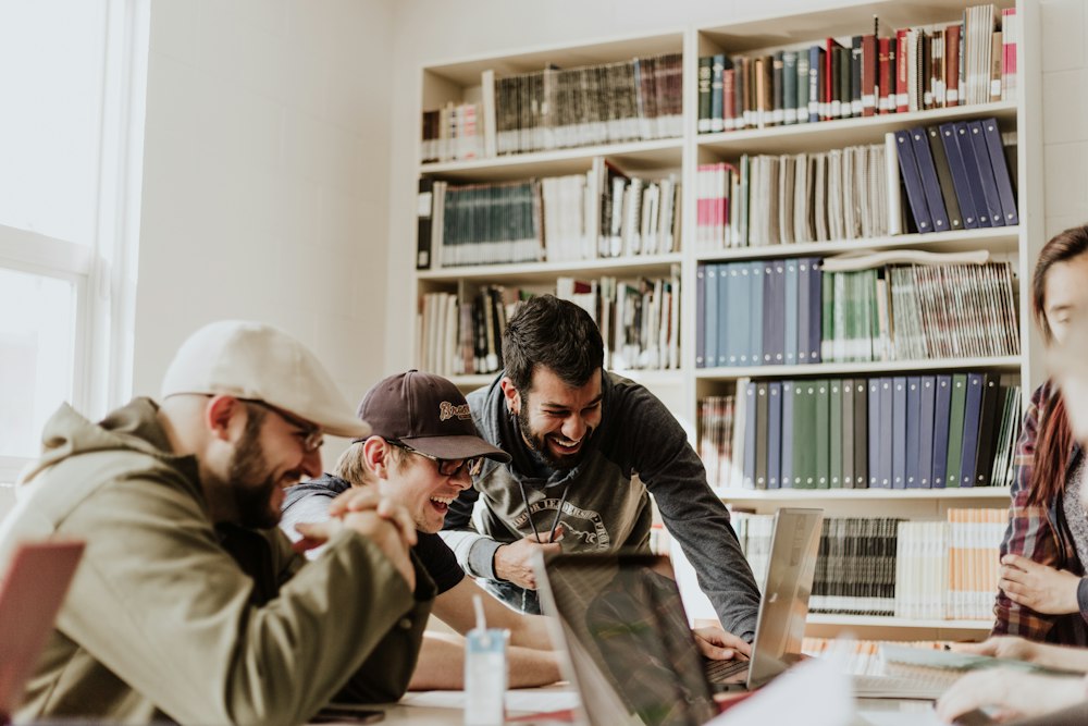 Étudiants internationaux heureux
